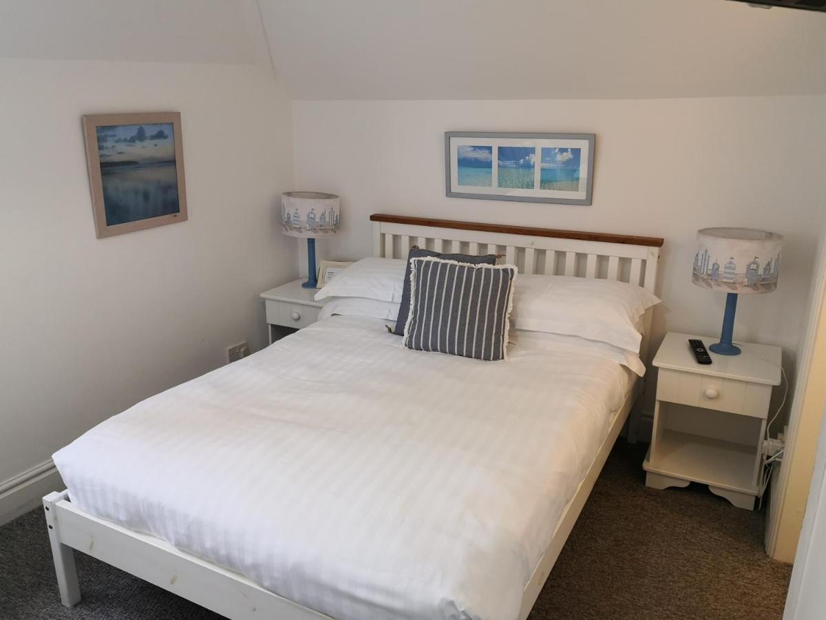 Sunset Guest House Hunstanton Eksteriør bilde A bedroom at the Old Post Office