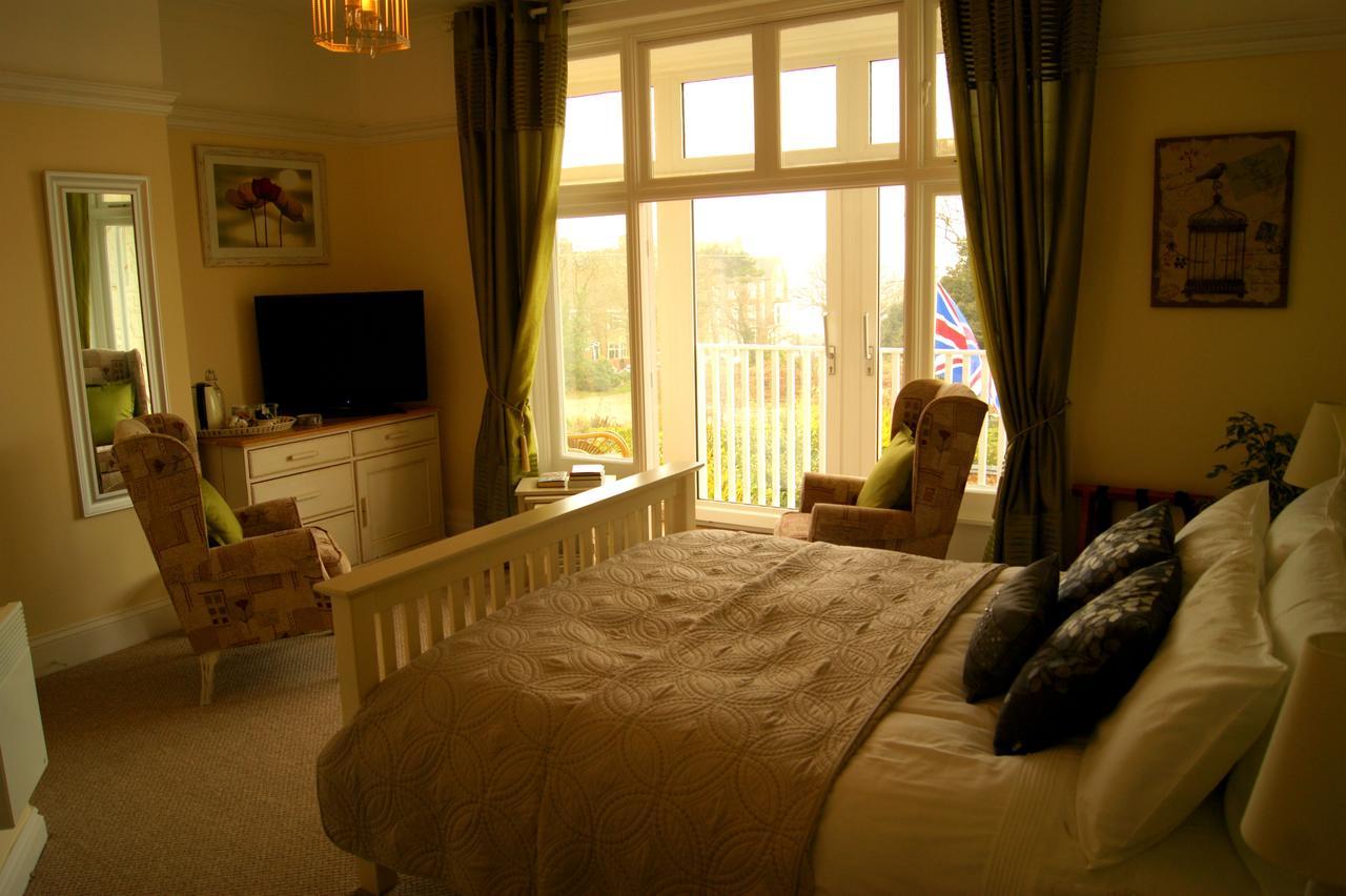 Sunset Guest House Hunstanton Eksteriør bilde A bedroom at the hotel